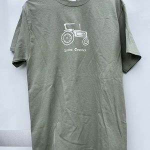 Livin’ Country T Shirt Women’s Medium Light Avocado Port & Company Tag Cotton